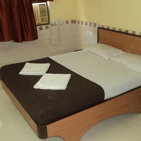 Girija Payyade Hotel Kalyan Exterior photo