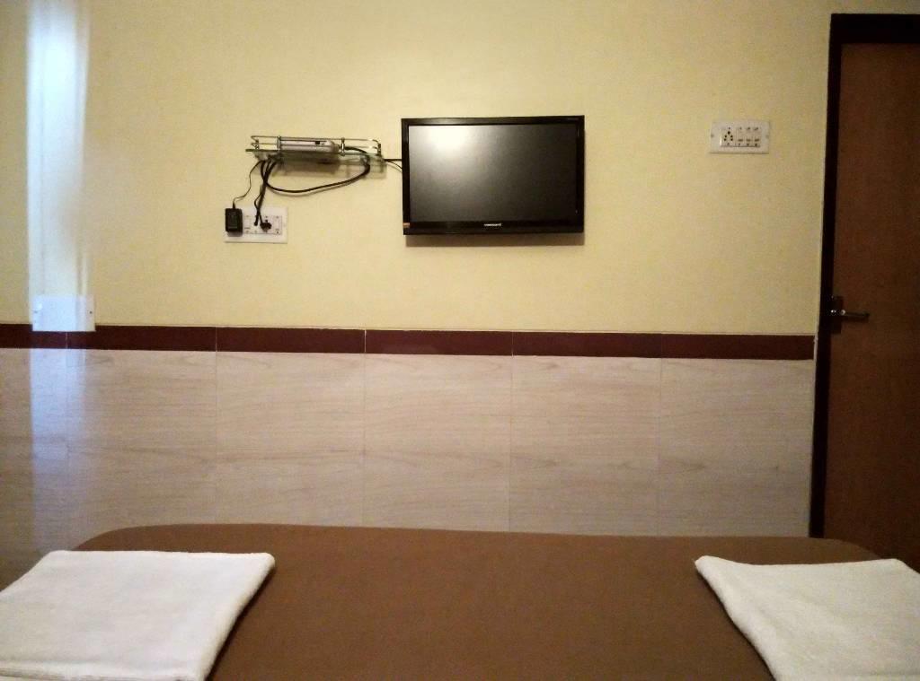 Girija Payyade Hotel Kalyan Exterior photo