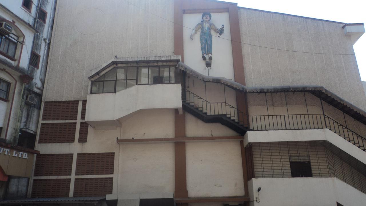 Girija Payyade Hotel Kalyan Exterior photo