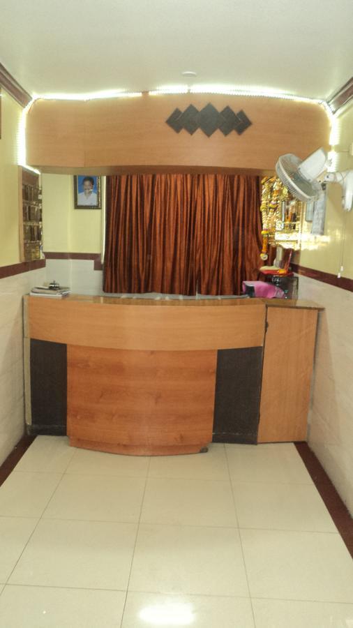 Girija Payyade Hotel Kalyan Exterior photo