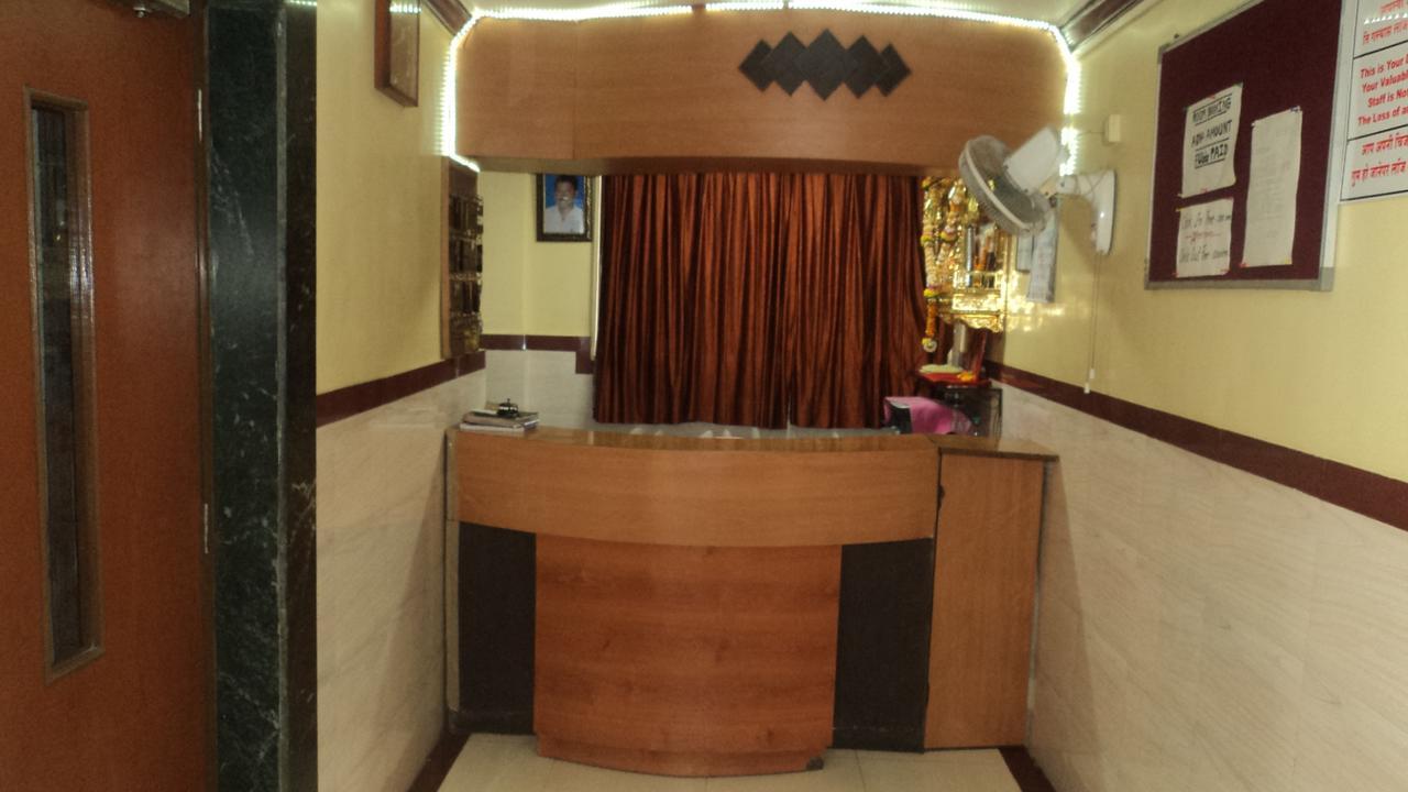 Girija Payyade Hotel Kalyan Exterior photo