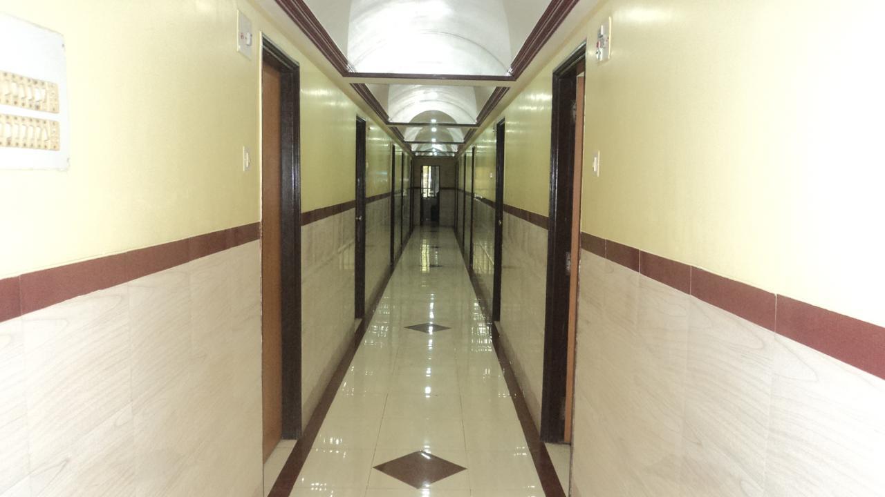 Girija Payyade Hotel Kalyan Exterior photo